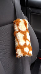 Fuzzy faux fur seatbelt pads in a choice of print's giraffe